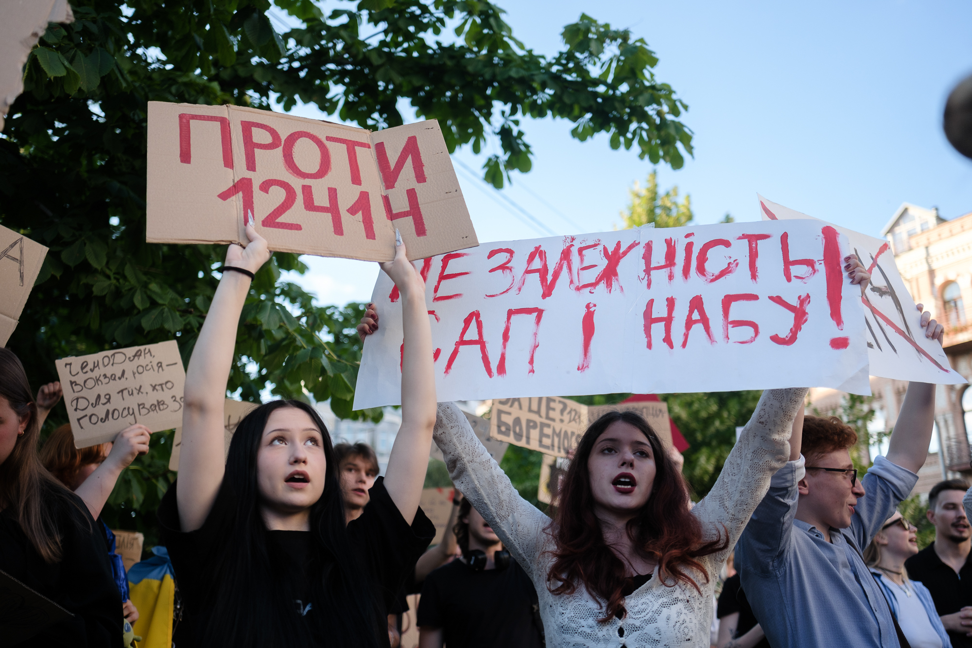 Тиждень протестів. Що Зеленський пропонує НАБУ і САП в новому законопроєкті